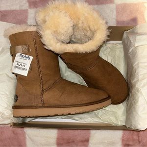 UGG Fairmont size 8